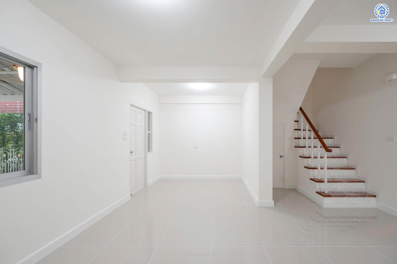 บ้านมือสองตกแต่งใหม่ โครงการ ศุภาลัยวิลล์ วงศ์สว่าง พร้อมอยู่ เนื้อที่ 24.2 ตร.ว. ฟังก์ชัน 3 ห้องนอน 3 ห้องน้ำ จอดรถได้ 2 คัน บนสุดยอดทำเล เชื่อมต่อได้หลายเส้นทาง ทั้งถนนกรุงเทพ-นนทบุรี, ถนนวงศ์สว่าง, ถนนนครอินทร์ และถนนติวานนท์ ใกล้จุดขึ้นทางด่วนงามวงศ์วาน รถไฟฟ้าสายสีม่วง "สถานีแยกติวานนท์" และ "สถานีกระทรวงสาธารณสุข"